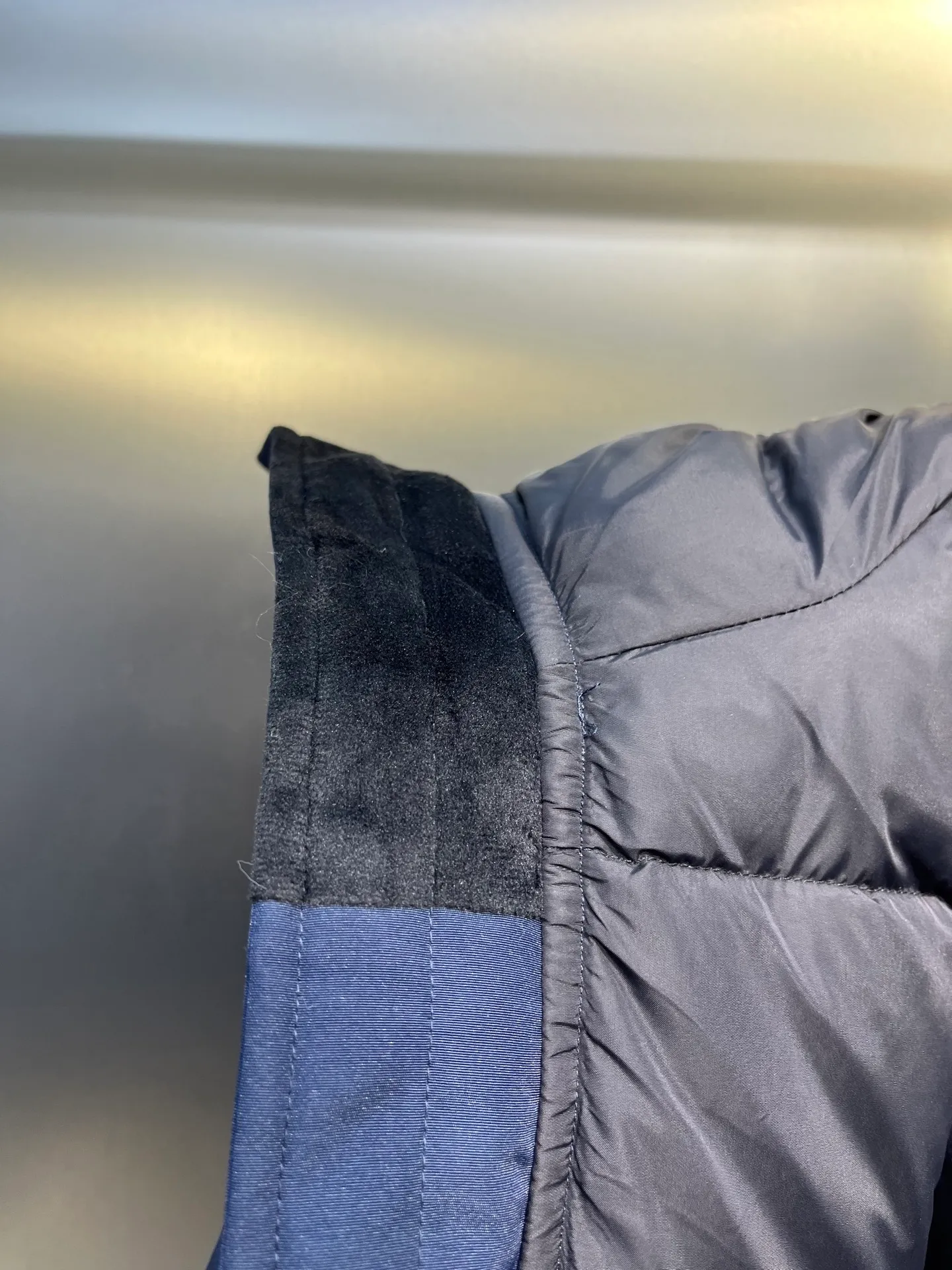 P840 𝘾𝘼𝙉𝘼𝘿𝘼 𝙂𝙊𝙊𝙎𝙀Big Goose 13# The design of Big Goose 13 is simple and elegant, a little longer than the 08 model, more suitable for men and suitable for business people. This down jacket is popular for its simple design, which is not only practical but also has a certain sense of fashion. In terms of applicability, the Daye 13 model provides good thermal insulation performance. Its thermal insulation coefficient is level 5, which can provide enough warmth and is suitable for wearing in cold environments. In addition, the Daye 13 model also has a high cost performance. Compared with other models, it provides a better balance between price and performance, making it more competitive in the market.  size：xs-xxl